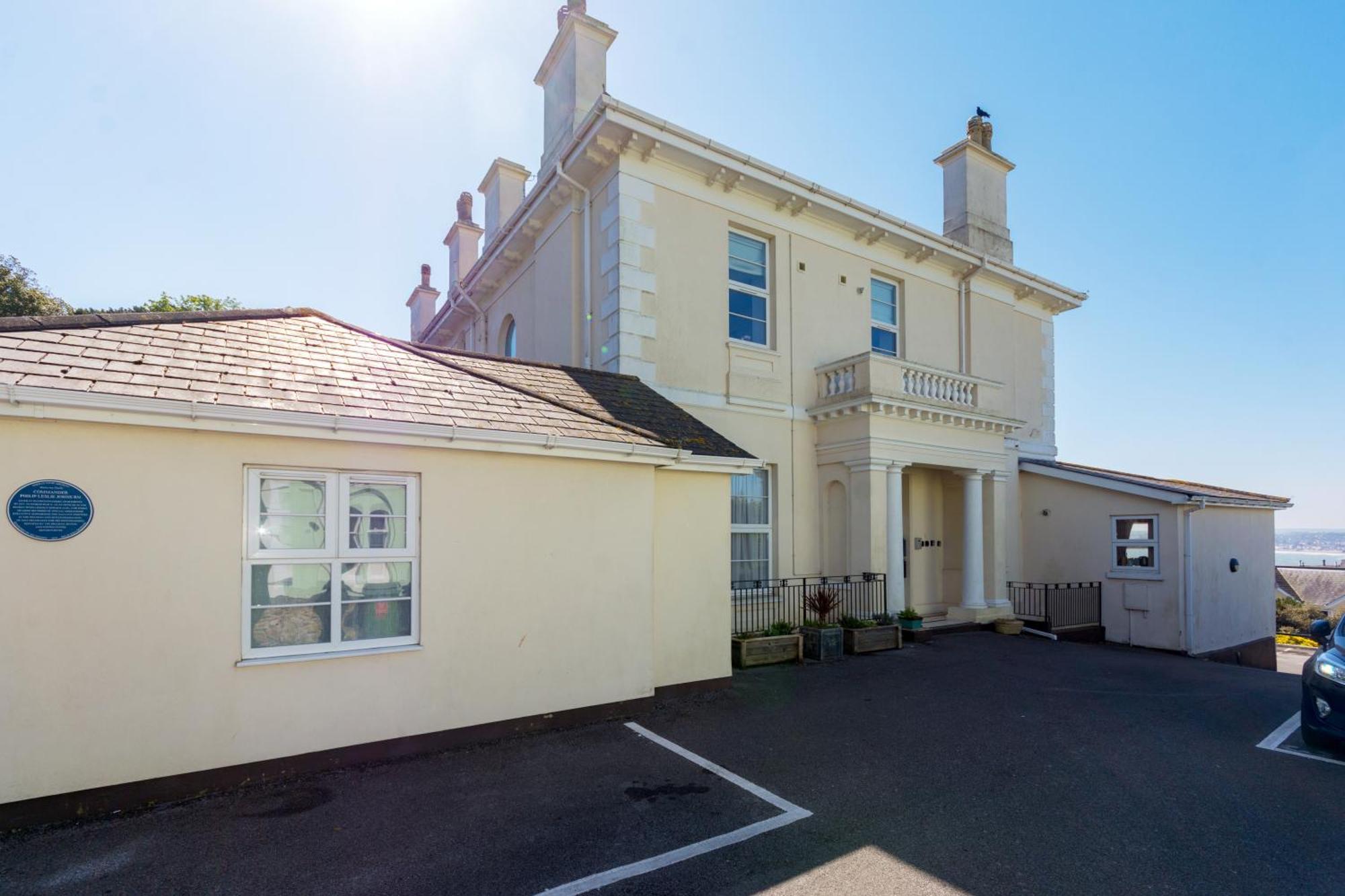 Apartment Stunning Sea View Torbay With Parking *