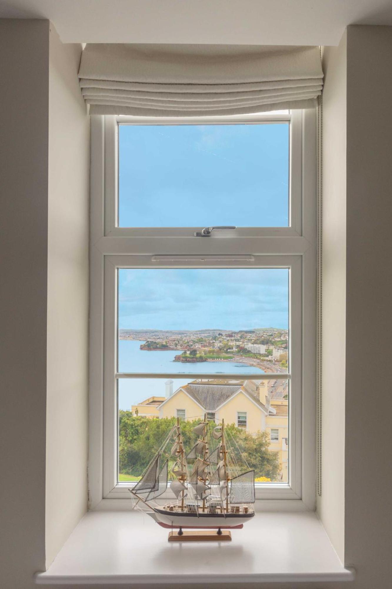Apartment Stunning Sea View Torbay With Parking *